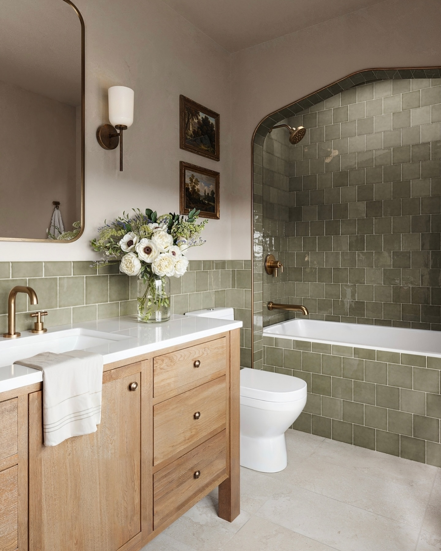 14 Small Full Bathroom Trends to Copy Now (2025)